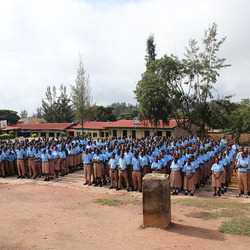 Schüler der St. Peter Schule in Nyanza