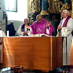 Gottesdienst mit Pfarrer Leitner und Msgr. Köck                                                              