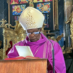 Bischof Rukamba bei der Predigt